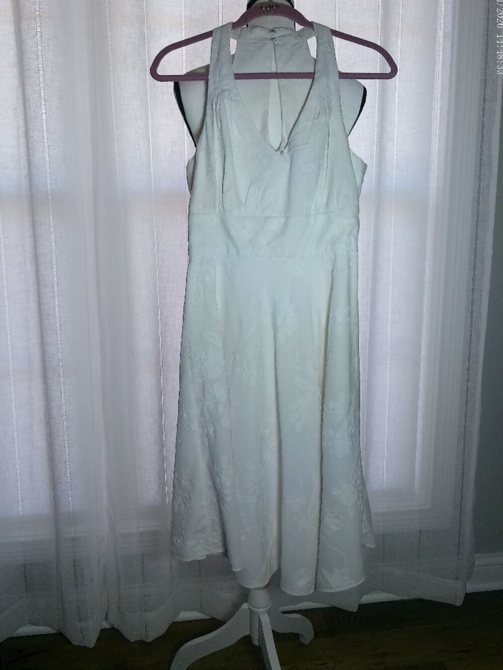 WHITE HOUSE BLACK MARKET Slveless V-Neck Zip Closure White Embroidered Dress 8